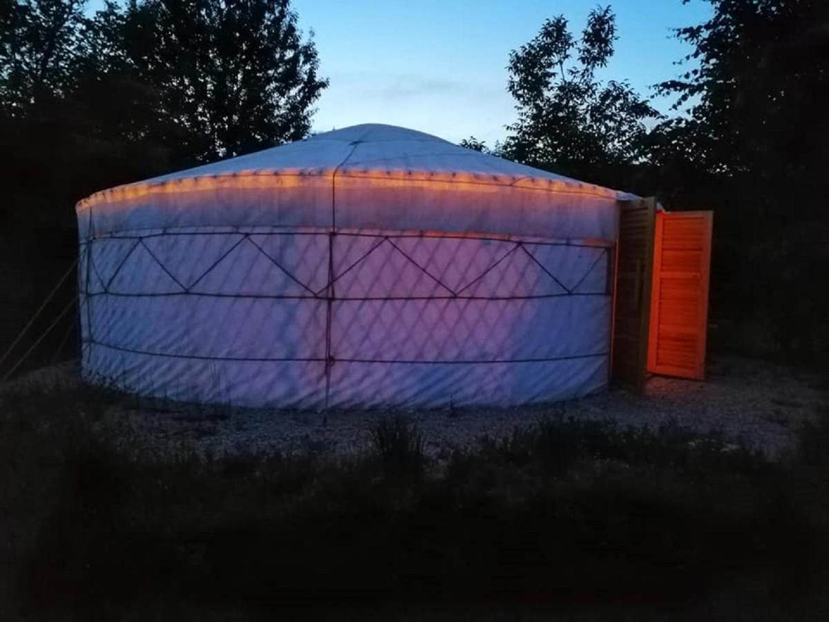 Jurta Hotel Balatongyoeroek Zewnętrze zdjęcie