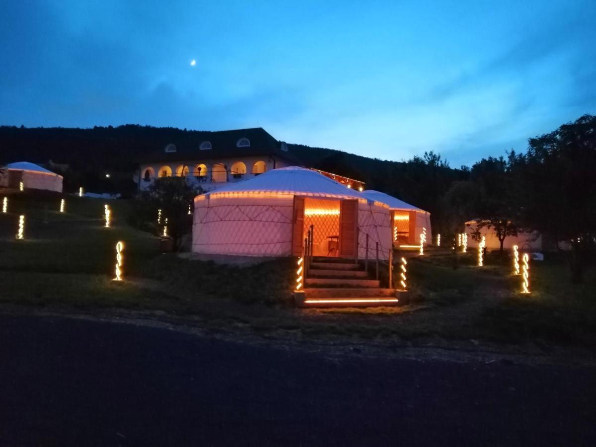 Jurta Hotel Balatongyoeroek Zewnętrze zdjęcie