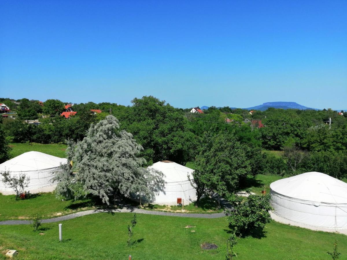 Jurta Hotel Balatongyoeroek Zewnętrze zdjęcie