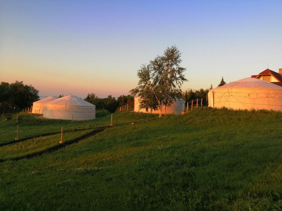 Jurta Hotel Balatongyoeroek Zewnętrze zdjęcie