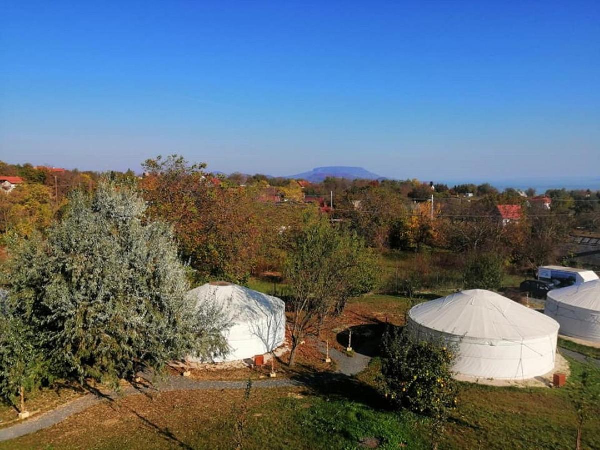 Jurta Hotel Balatongyoeroek Zewnętrze zdjęcie