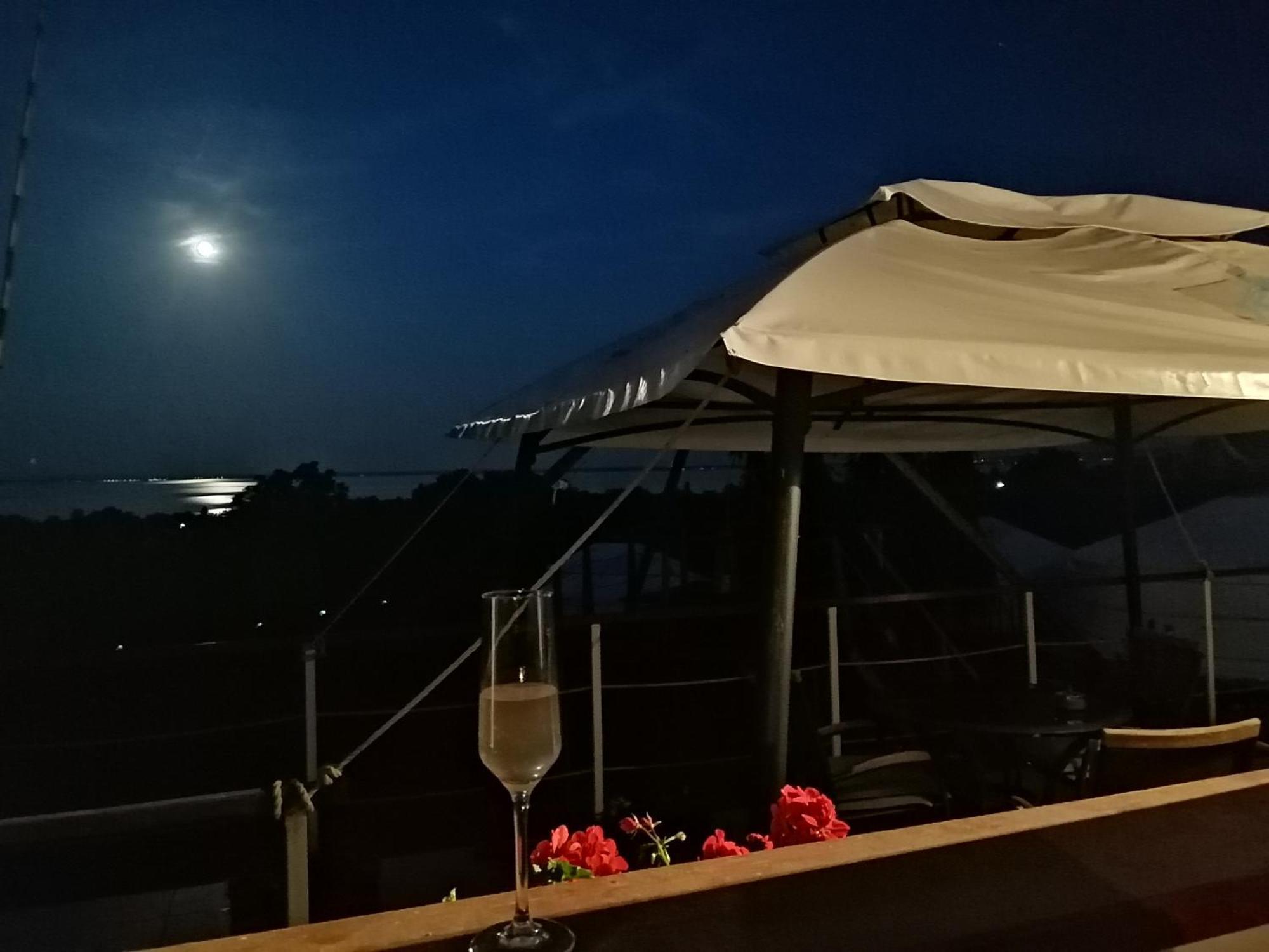 Jurta Hotel Balatongyoeroek Zewnętrze zdjęcie
