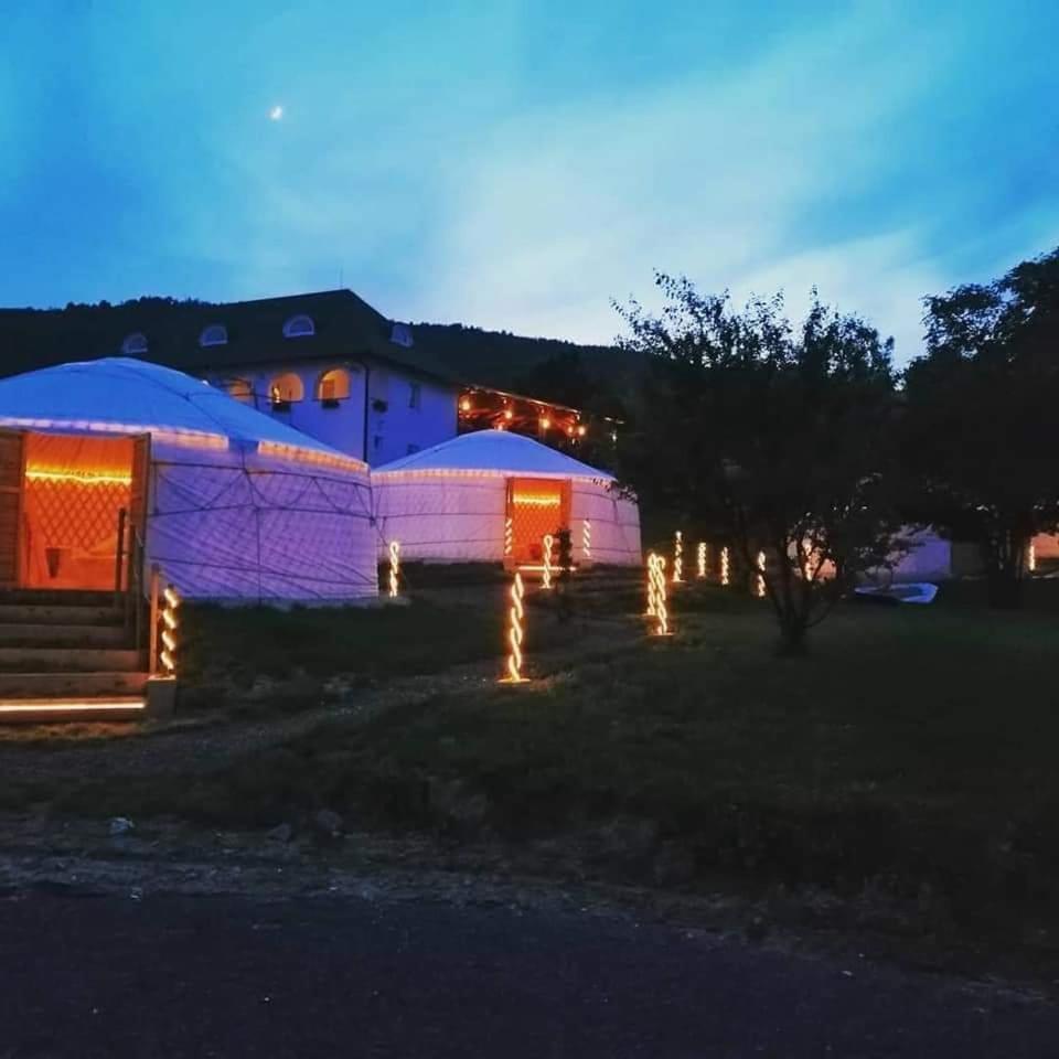 Jurta Hotel Balatongyoeroek Zewnętrze zdjęcie