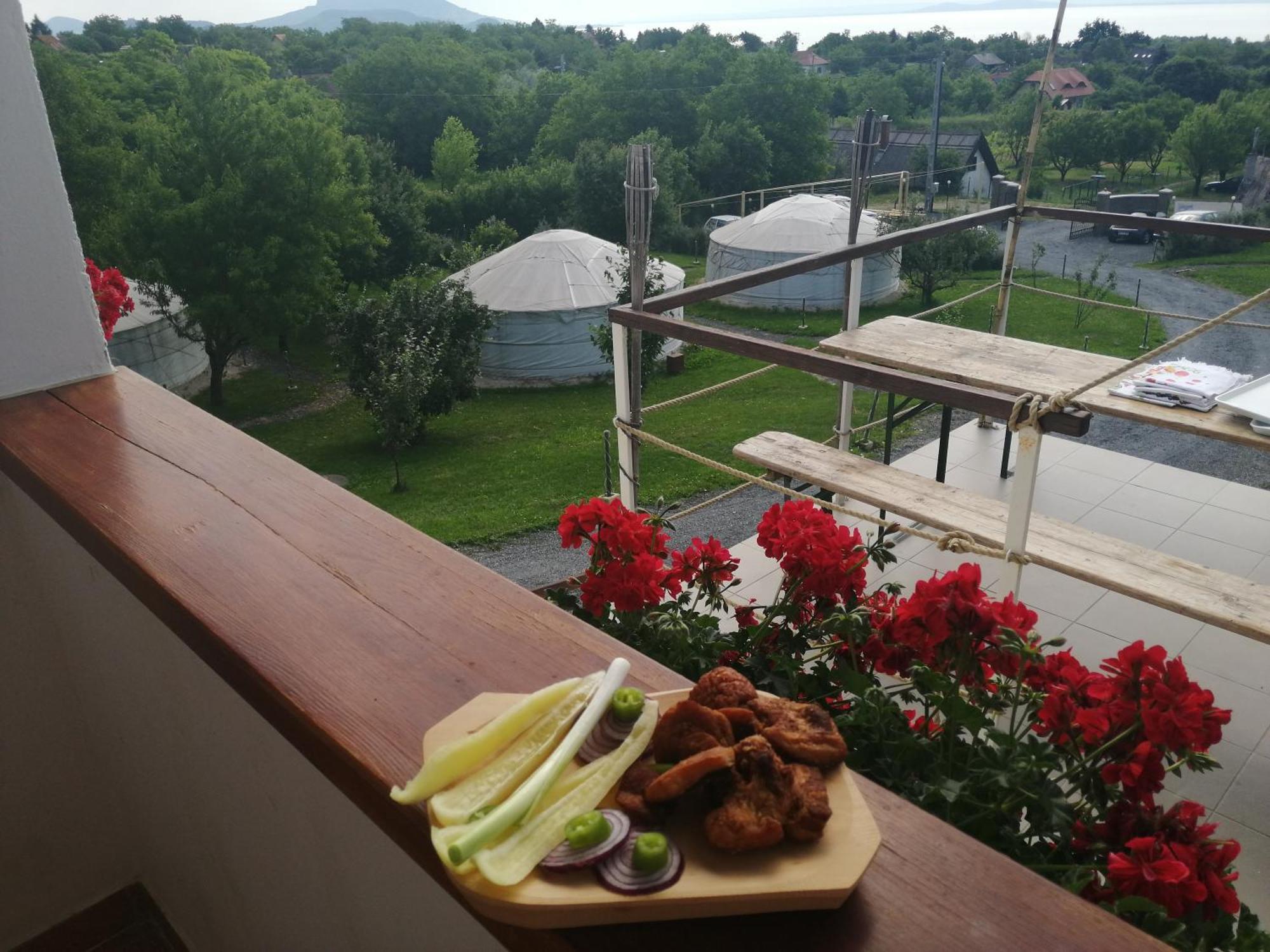 Jurta Hotel Balatongyoeroek Zewnętrze zdjęcie