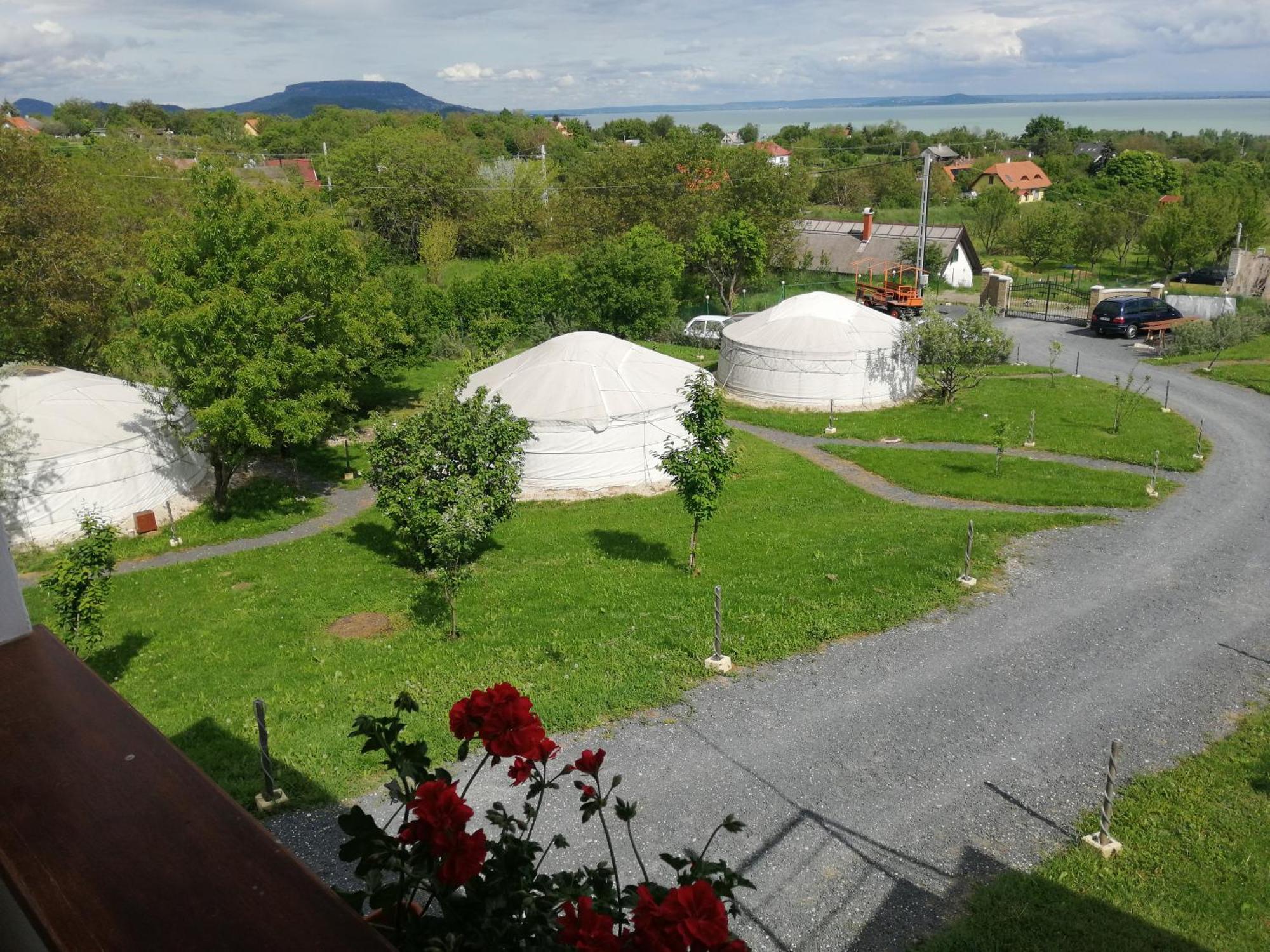 Jurta Hotel Balatongyoeroek Zewnętrze zdjęcie