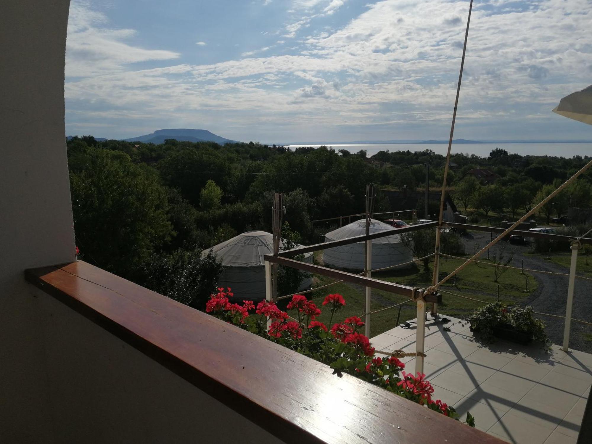 Jurta Hotel Balatongyoeroek Zewnętrze zdjęcie
