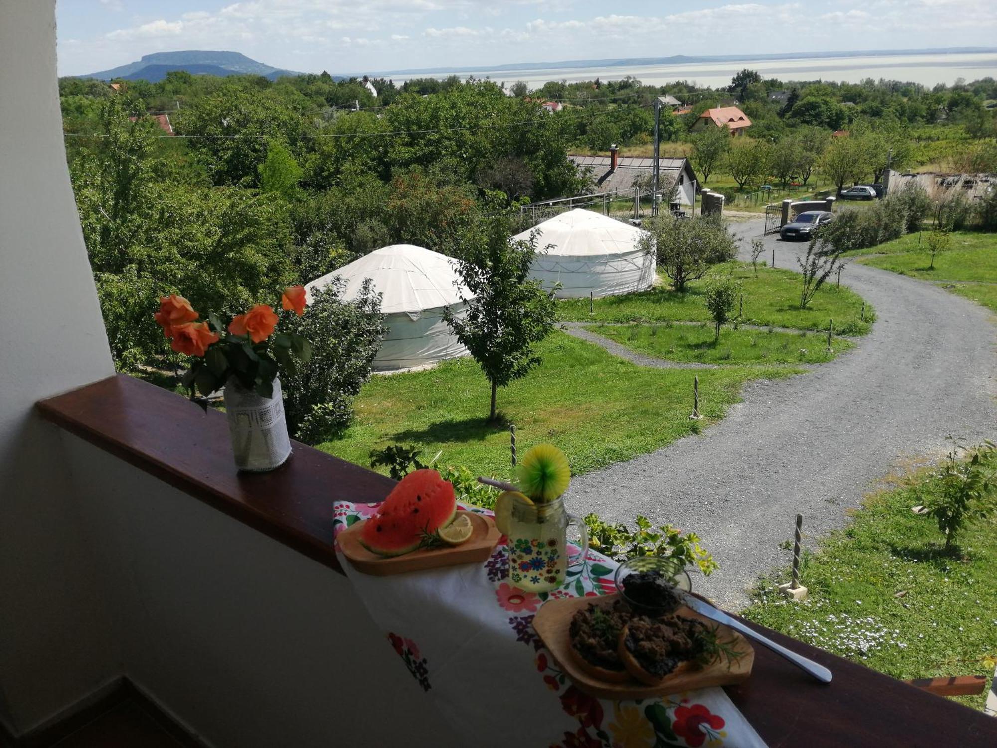 Jurta Hotel Balatongyoeroek Zewnętrze zdjęcie