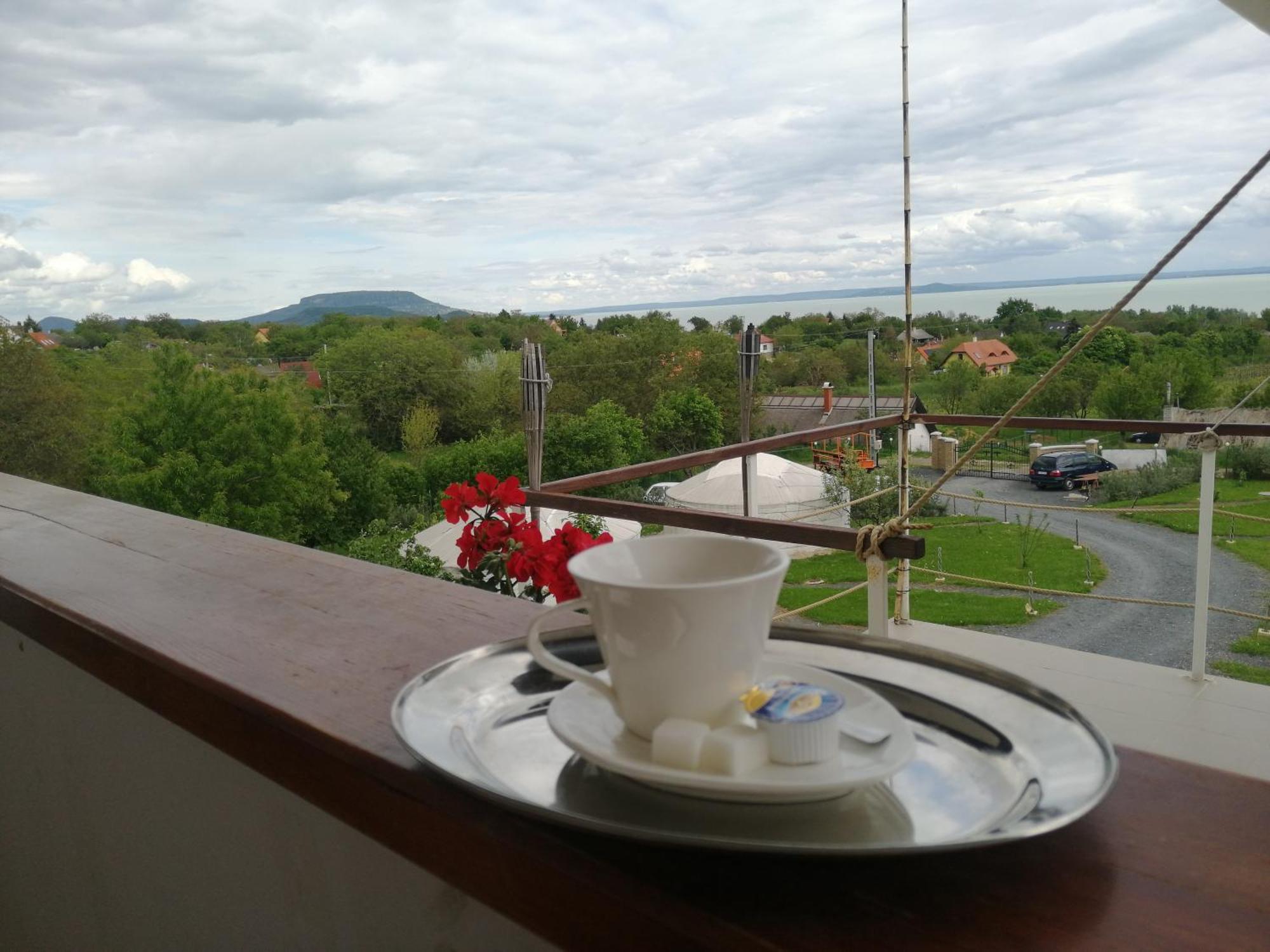 Jurta Hotel Balatongyoeroek Zewnętrze zdjęcie