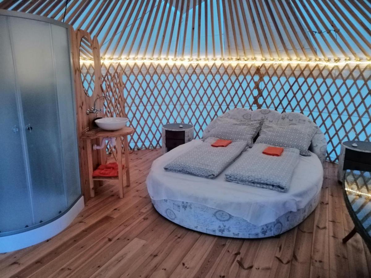 Jurta Hotel Balatongyoeroek Zewnętrze zdjęcie