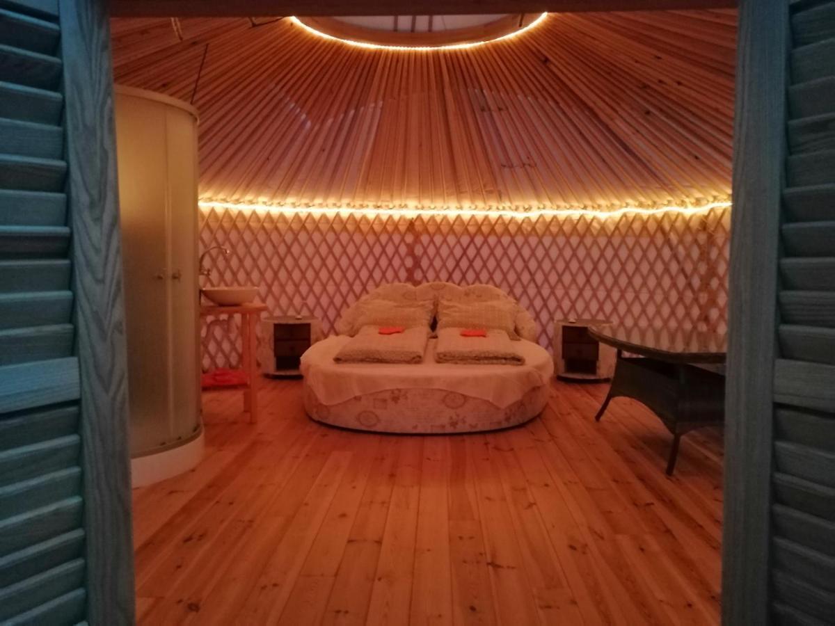 Jurta Hotel Balatongyoeroek Zewnętrze zdjęcie