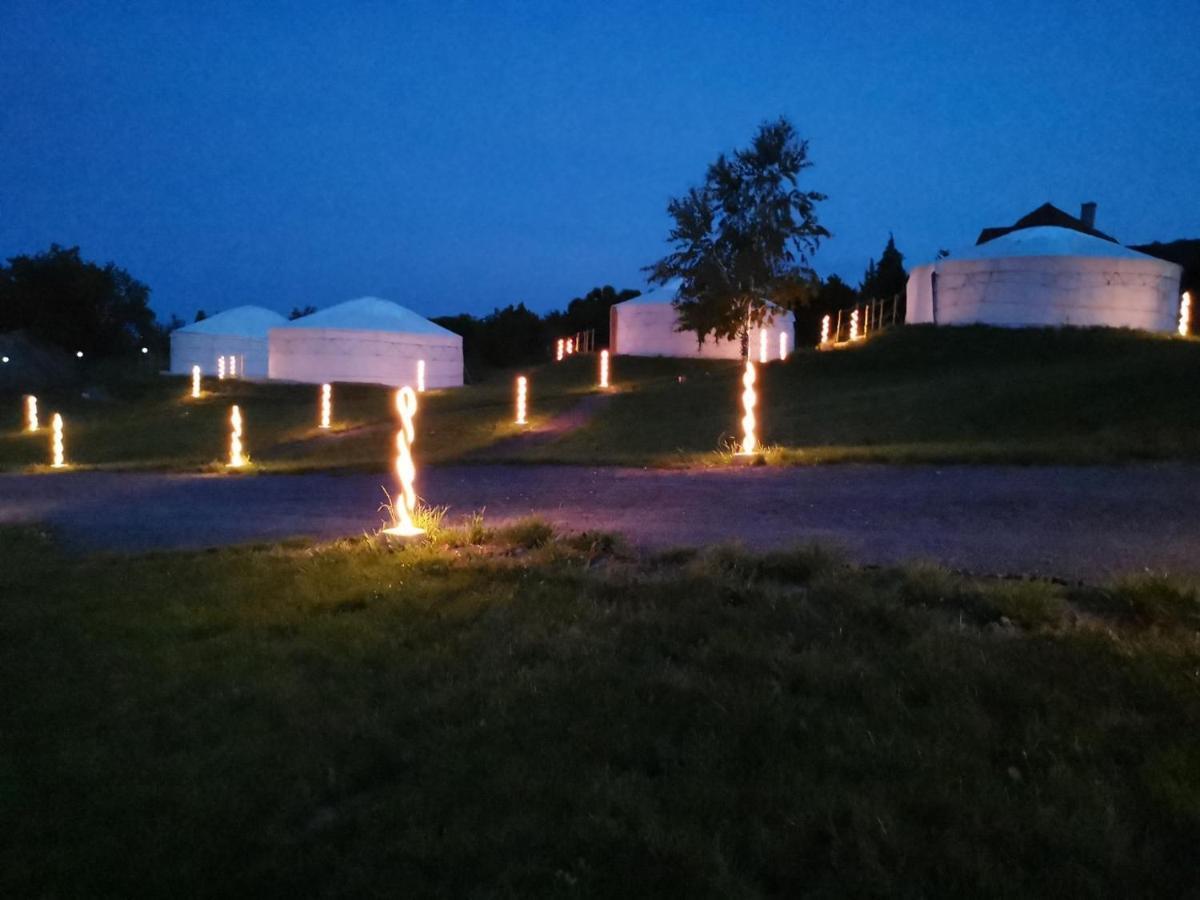 Jurta Hotel Balatongyoeroek Zewnętrze zdjęcie